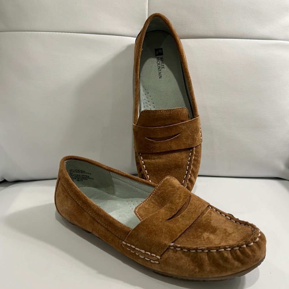 White Mountain tan suede loafers